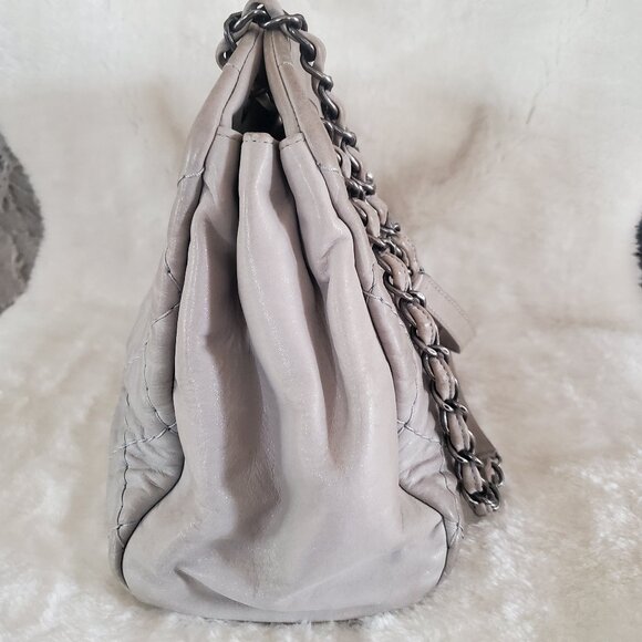 VINTAGE CHANEL Shoulder Bag, Light Gray Leather - Picture 5 of 16